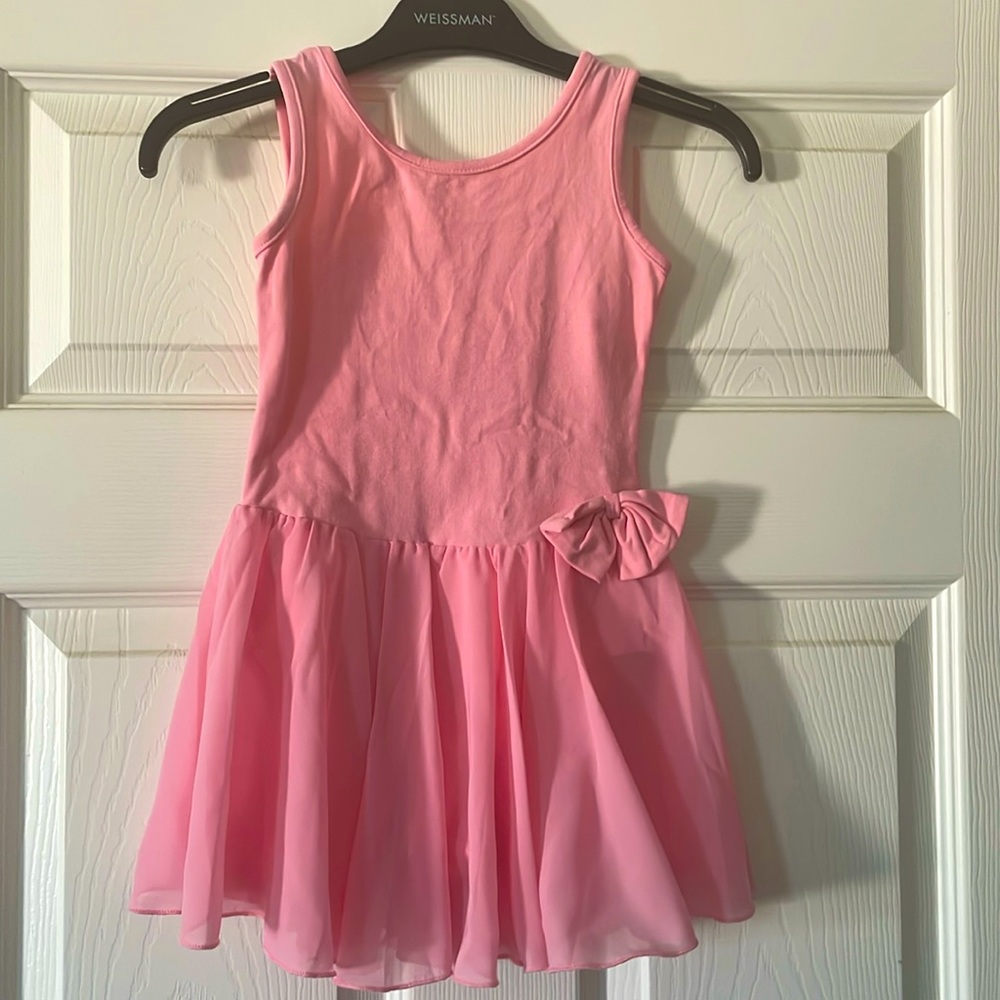 🩰Little girl’s dance leotard with attached skirt.